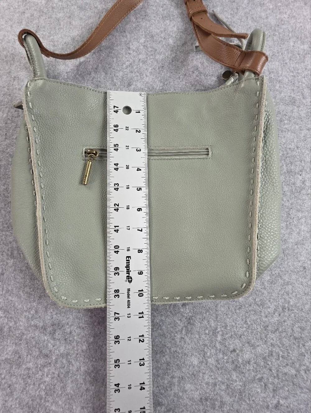 The Sak Los Feliz Crossbody bag in a soft sage green leather Purse - Picture 10 of 11